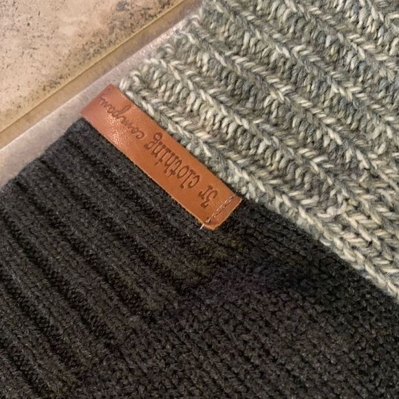 XS 3R Clothing Company Recycled Poncho - Picture 5 of 10